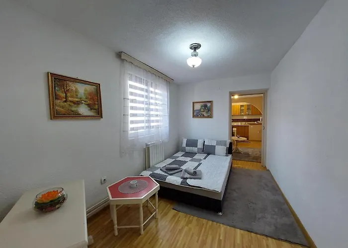 Apartment Em