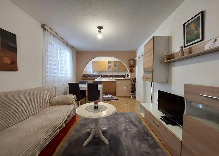 Apartment Em